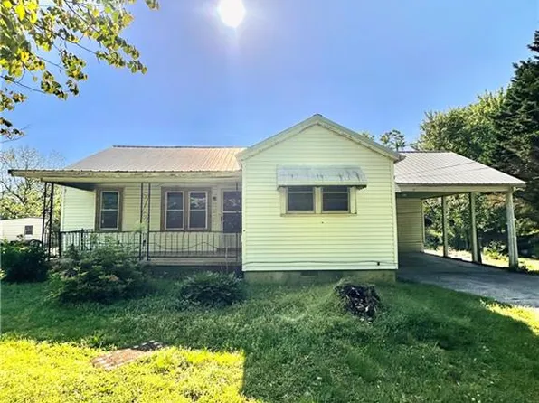 1821 Waverly Dr, Dalton, GA 30720