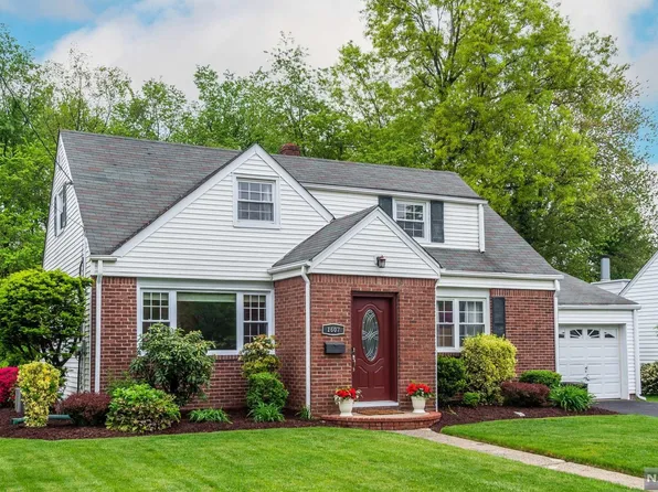 16-07 Radburn Rd, Fair Lawn, NJ 07410