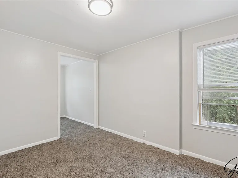 4082 Hereford St — Photo 14
