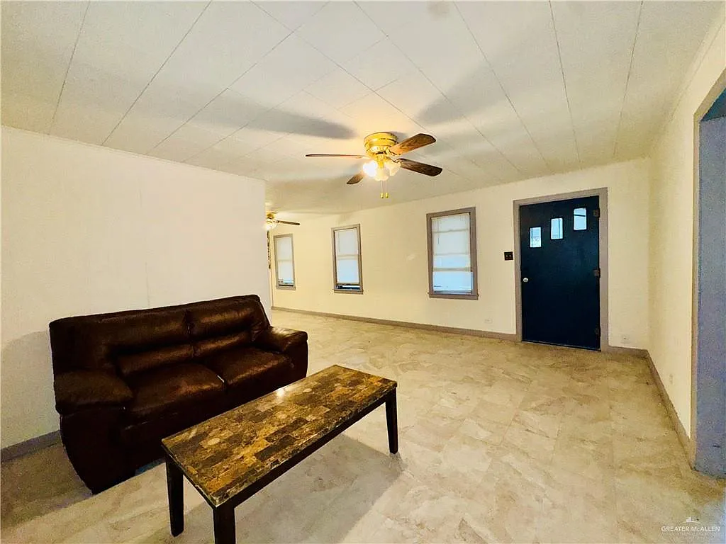 3 bed, 2.0 bath, 1292 sqft, $1,275 — Photo 3