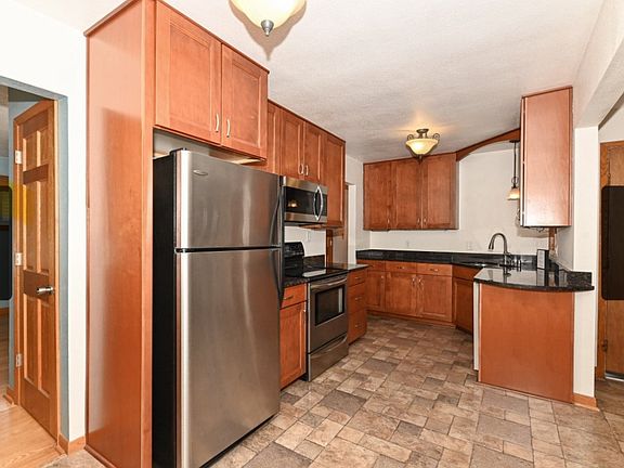 3rd image of 3809 Russett Ln