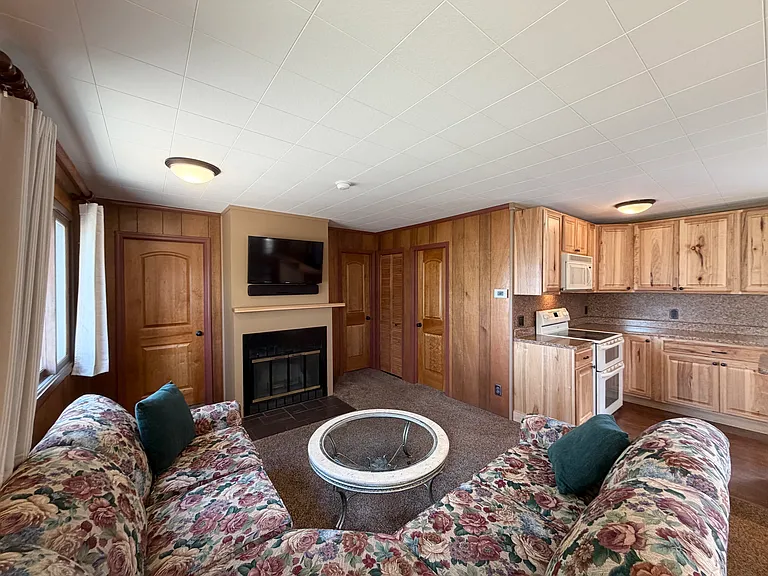 1347 Rainbow Dr — Photo 6