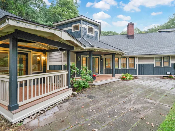 1 Alcima Drive, Simsbury, CT 06070