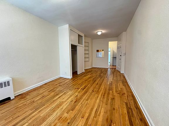 4th image of 319 E 25th St APT 4D