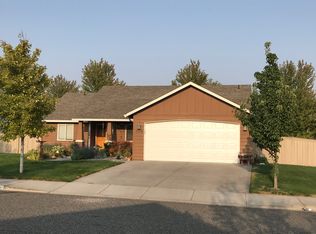 1105 S Irving Pl, Kennewick, WA 99338