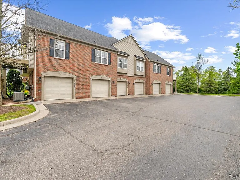 47408 Pembroke Dr — Photo 31