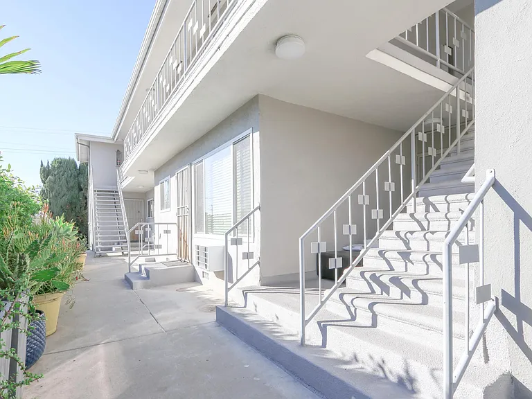 609 N Hayworth Ave #105 — Photo 13