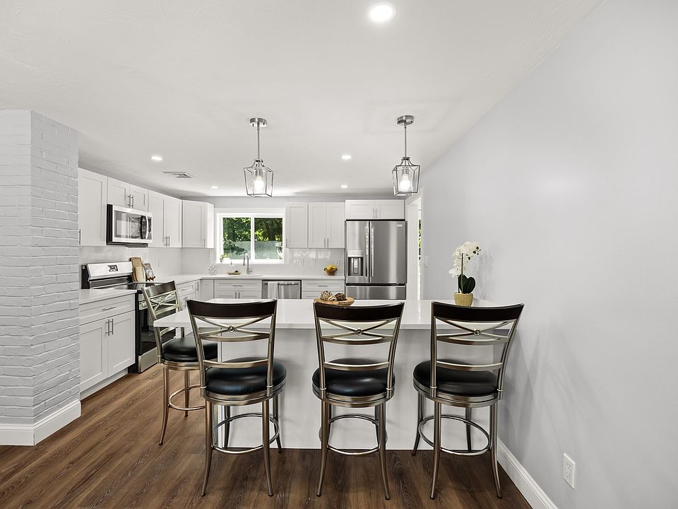 1st image of 15 Clara Rd