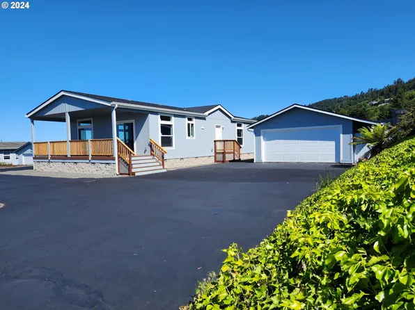 98607 Camellia Dr, Brookings, OR 97415