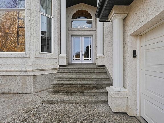 3rd image of 109 Tegler Gate NW