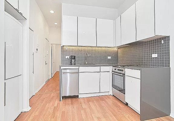 3rd image of 410 W 36th St #1R