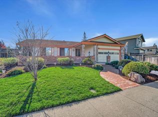 912 Wood Ln, Petaluma, CA