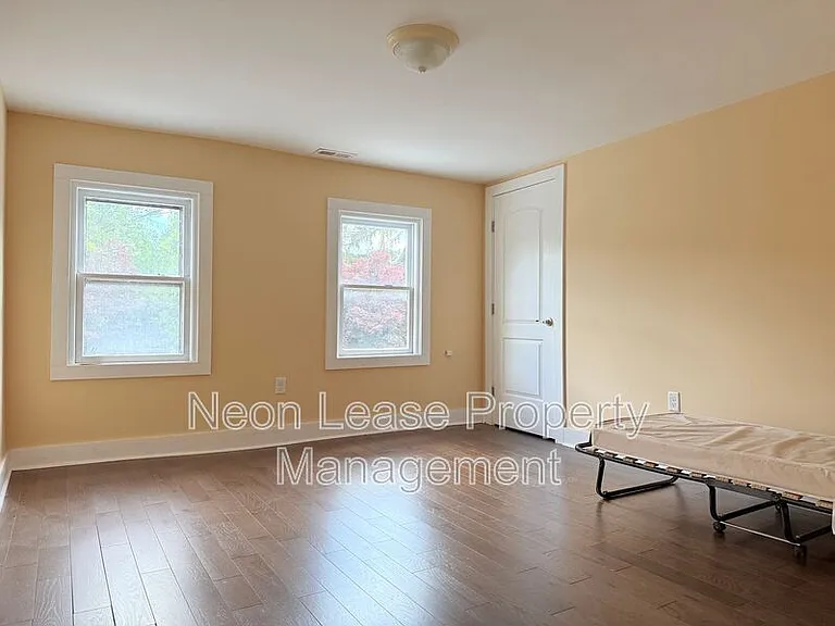 109 NW Front St — Photo 10