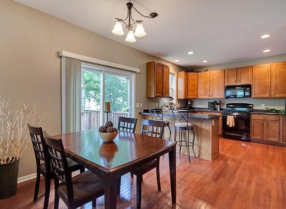 4th image of 4870 Hamlet Way N