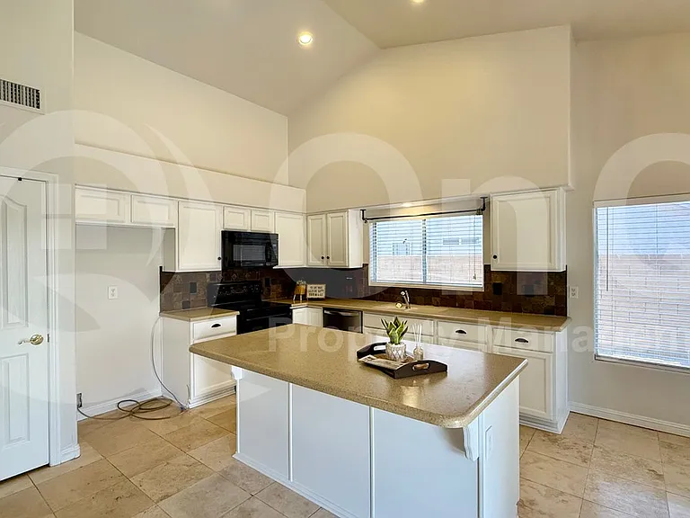 682 N Butte Ave — Photo 23