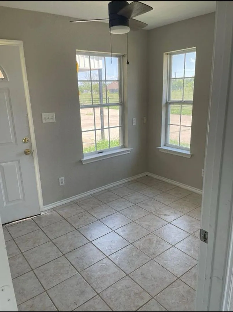 Charming 3BR House in Anna — Photo 2