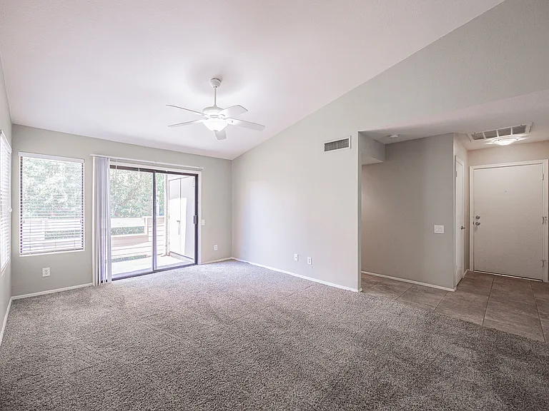 2035 S Elm St #223 — Photo 4