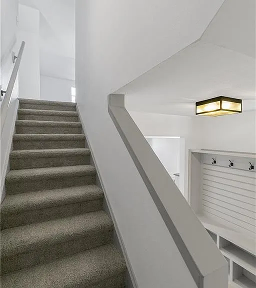 718 W Maple St — Photo 21