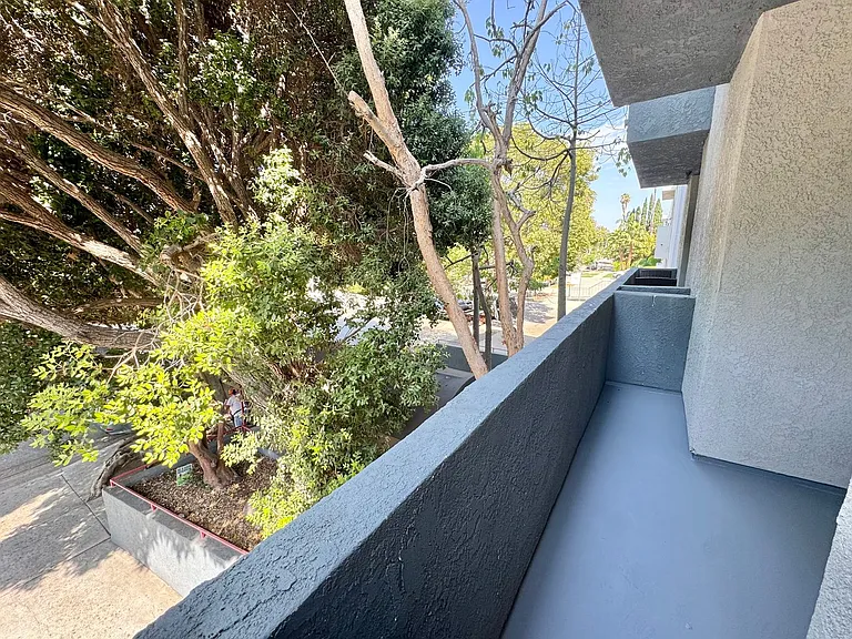3746 Mentone Ave — Photo 11