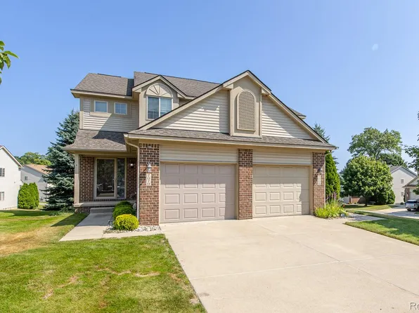 7070 Magnolia Ln, Waterford, MI 48327