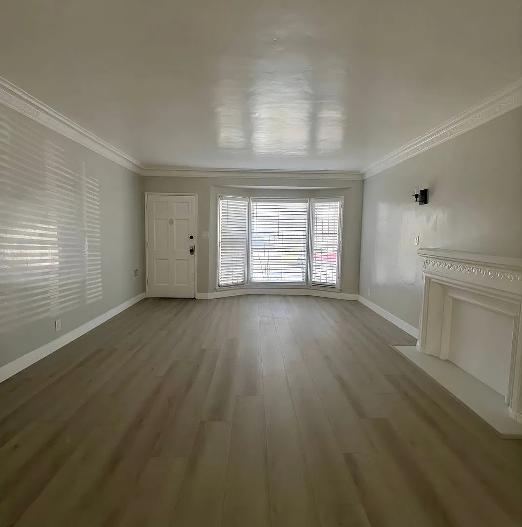 1 bed, 1.0 bath, 700 sqft, $2,123 — Photo 1