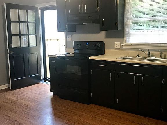 4th image of 917 Silver Ave