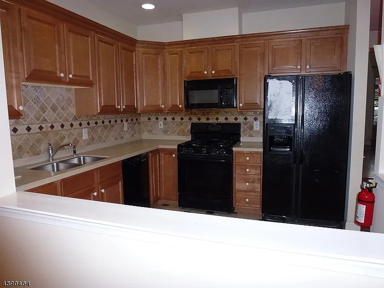 223 Emily Pl — Photo 4