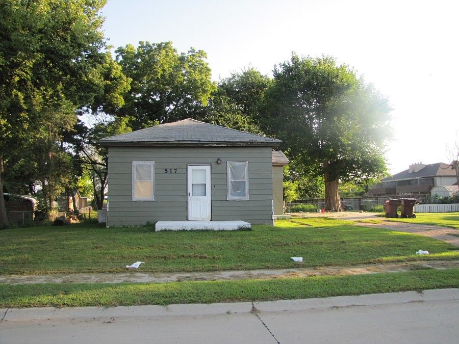 1st image of 517 W 15th St