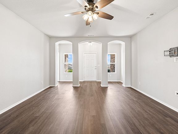 2nd image of 1064 Huntington Dr