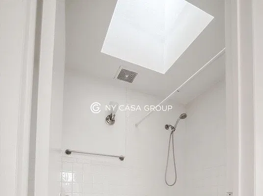 Rented by NY Casa Group | media 4