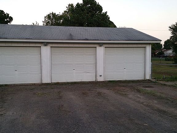 Detached garage 