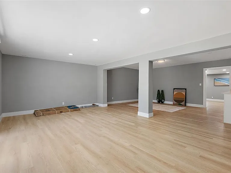 3926 Helena St NE — Photo 28
