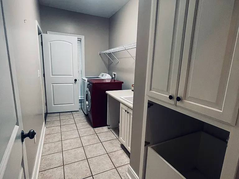 500 Crestview Ln — Photo 24