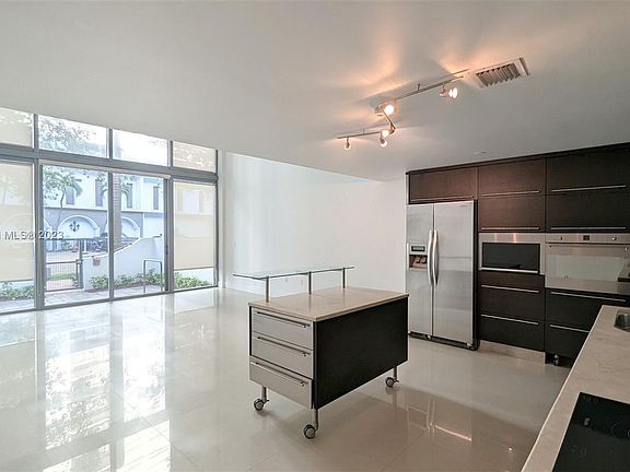 5th image of 6000 Collins Ave APT 115