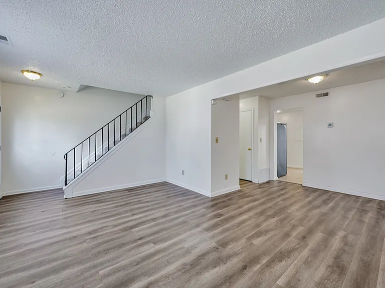 1132 Clear Springs Rd — Photo 3