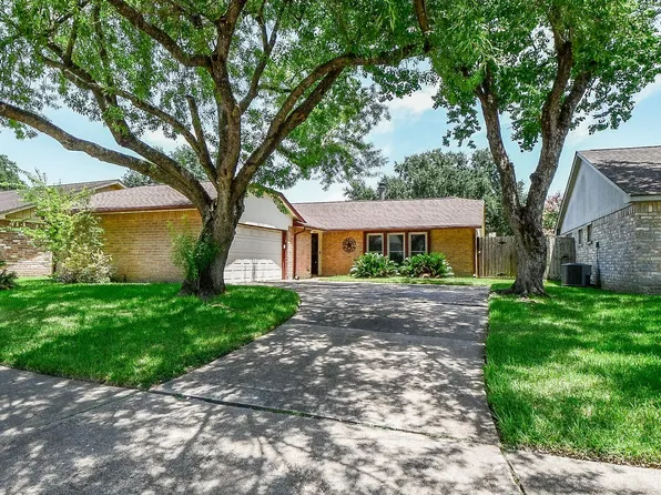7242 Skylight Ln, Houston, TX 77095