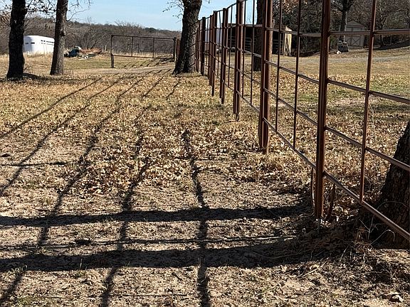 5th image of 1072 Three Skillet Rd