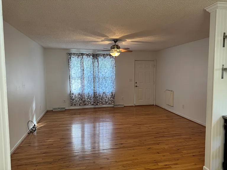 411 S Lyles Ave — Photo 3