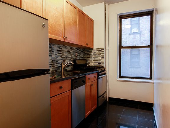 3rd image of 210 W 10th St APT 2B
