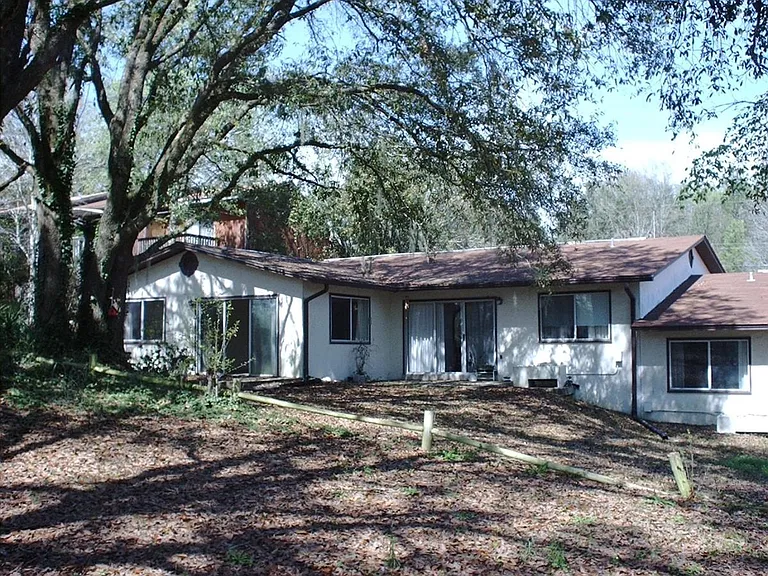 1901 Darryl Dr — Photo 2