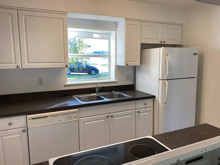 16743 Porter Ave — Photo 3