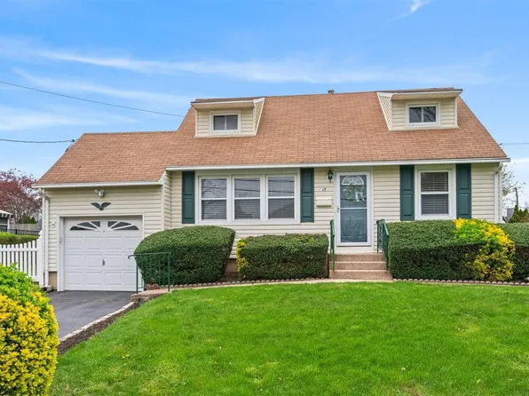 13 Cullen Drive, East Northport, NY 11731