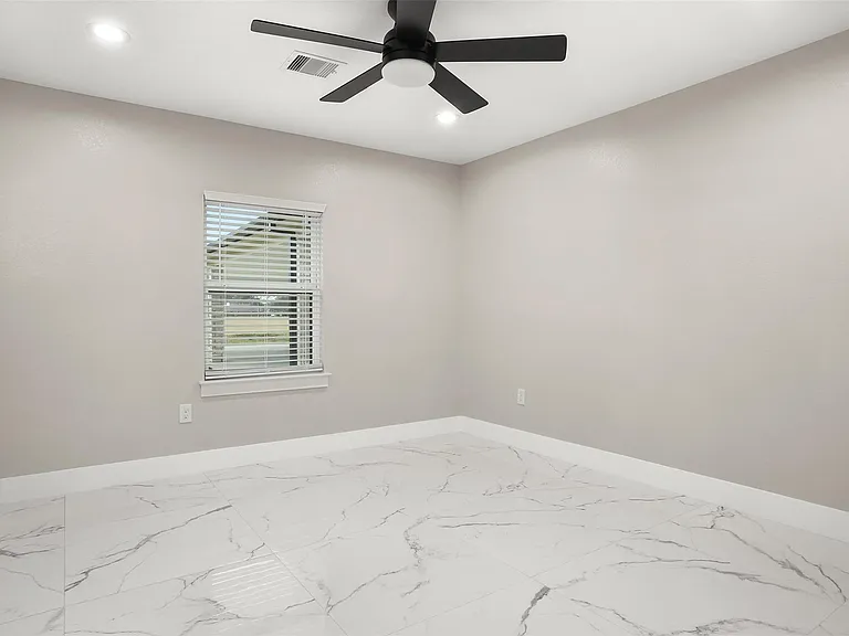 4002 Dixie Farm Rd — Photo 17