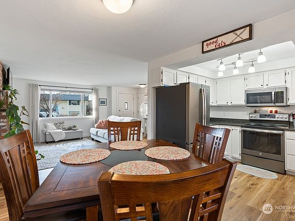4th image of 224 Nob Hill Drive