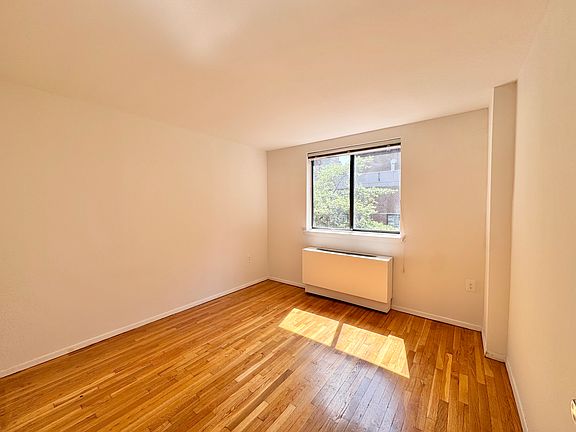 4th image of 433 W 43rd St APT 4B