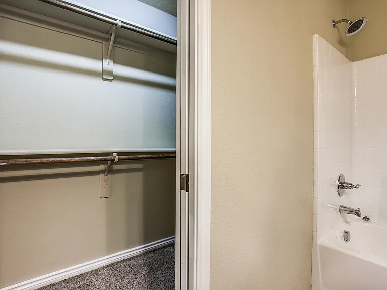 450 Woodgrove Dr #B — Photo 16