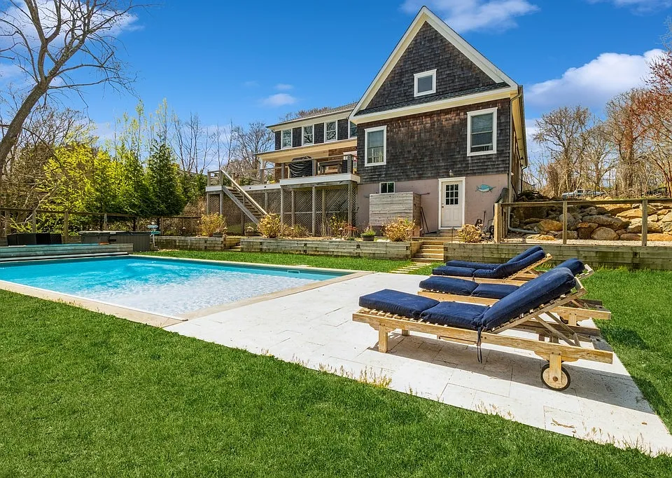 11 Beech Hollow Ct