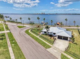 1822 Riverside Dr E, Bradenton, FL 34208