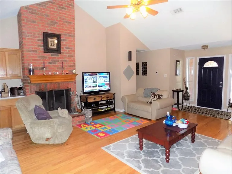 2306 Raintree Path — Photo 6