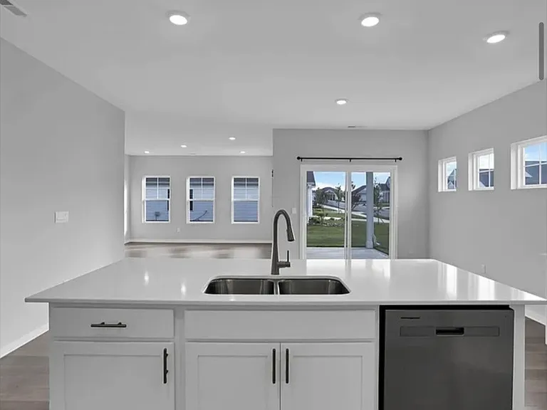 475 Ashley Dr — Photo 7